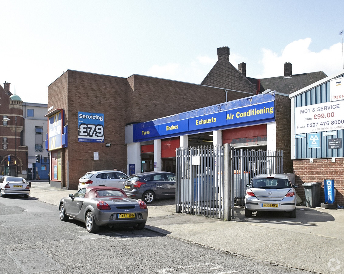 301305 Barking Rd, London, LND E13 8EQ