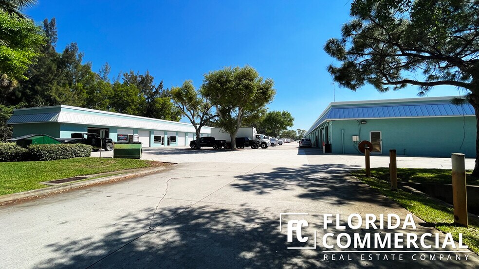 2445-2499 SE Dixie Hwy, Stuart, FL for sale - Building Photo - Image 1 of 1