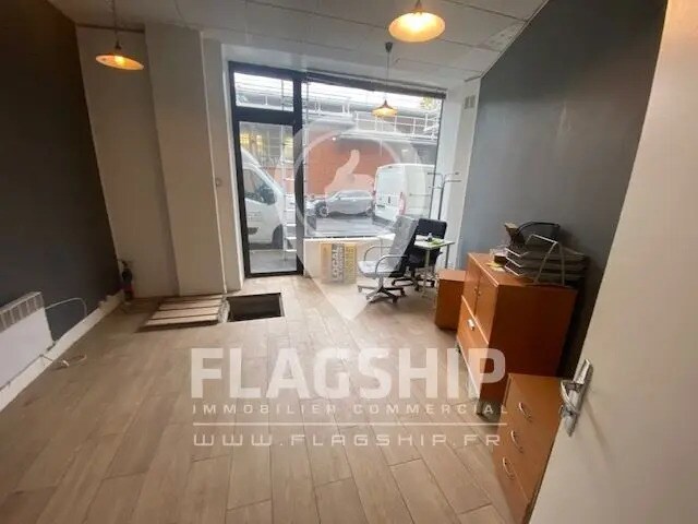 Retail in Paris for lease Interior Photo- Image 1 of 9
