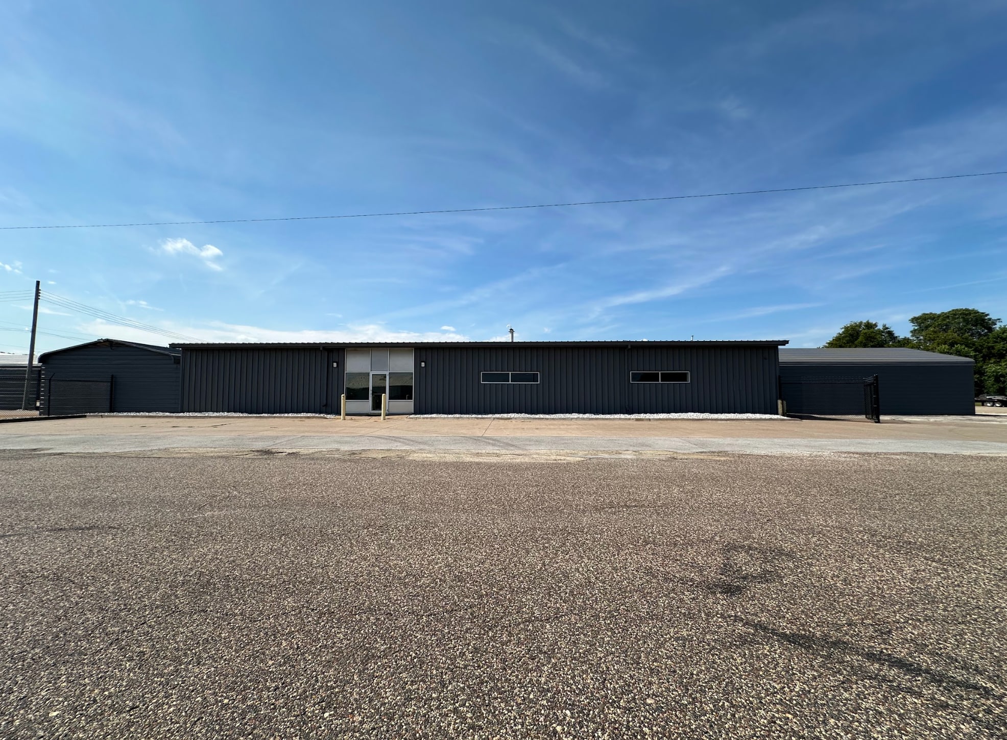 1414 S Stark St, Davenport, IA for lease Building Photo- Image 1 of 14