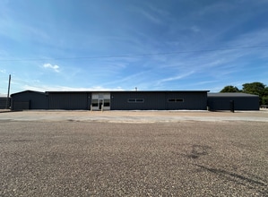 1414 S Stark St, Davenport, IA for lease Building Photo- Image 1 of 14