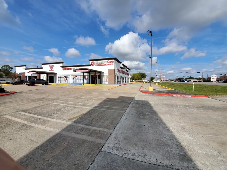 8910 S Hwy 6, Houston, TX for sale - Building Photo - Image 1 of 1