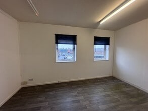 10 Croft Rd, Arnold for lease Interior Photo- Image 2 of 5