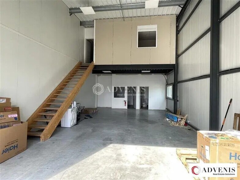 Flex in Eysines for lease - Interior Photo - Image 2 of 5