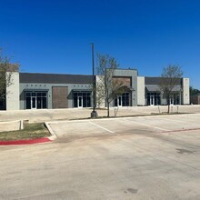 821 W New Hope Dr, Cedar Park, TX for lease Building Photo- Image 1 of 1