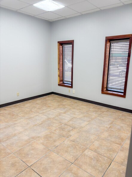 116 Commercial Pl, Schertz, TX for sale - Interior Photo - Image 3 of 9
