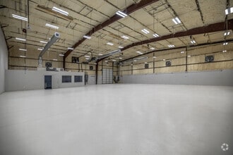 5850 Cunningham Rd, Houston, TX for lease Interior Photo- Image 2 of 5