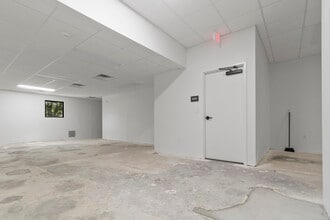 8709 Hunters Green Dr, Tampa, FL for lease Interior Photo- Image 2 of 7