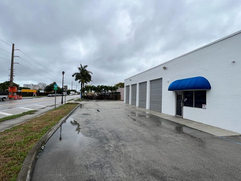 19218-19226 W Dixie Hwy, Miami, FL for sale - Building Photo - Image 1 of 1