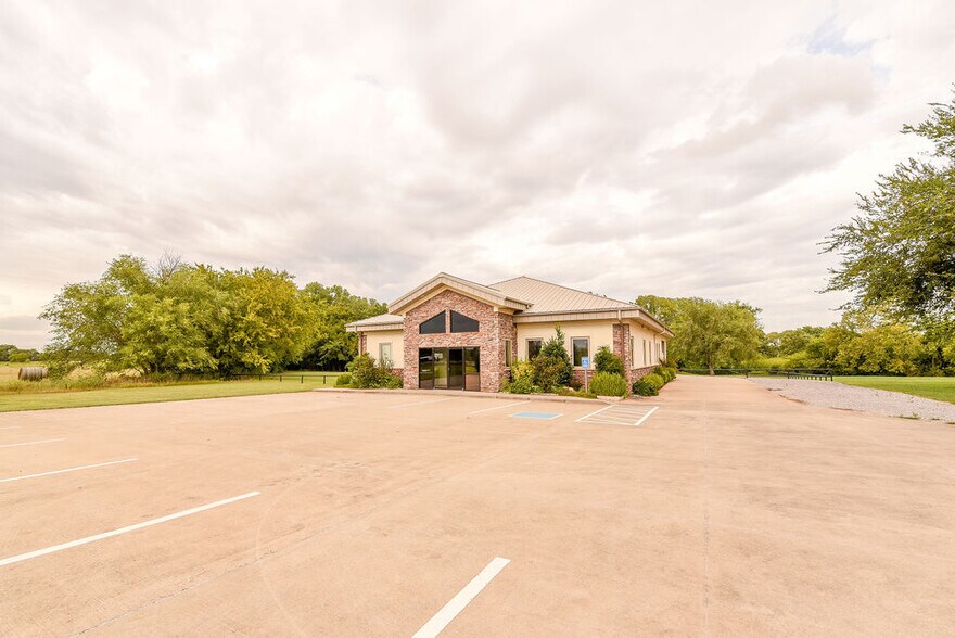 143 Airport Rd, Goldsby, OK 73093