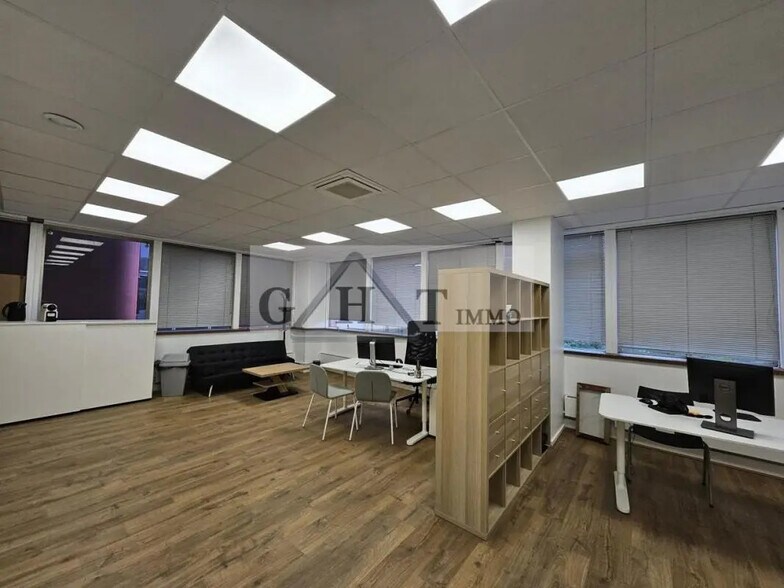 Office in Maisons-Alfort for lease - Interior Photo - Image 1 of 2