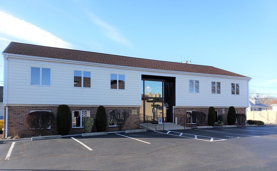 121 Phenix Ave, Cranston, RI 02920