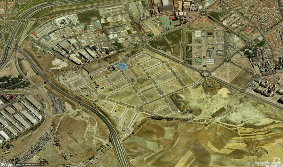 Calle Isla de Luzón, 26, Madrid, Madrid for lease - Building Photo - Image 2 of 2