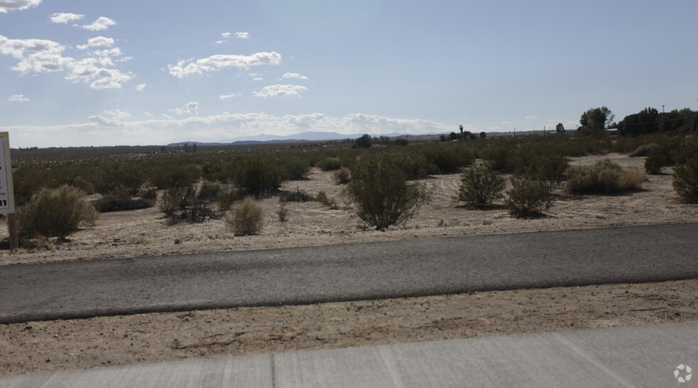 Adobe & Amboy Rd, Twentynine Palms, CA for sale - Primary Photo - Image 1 of 4