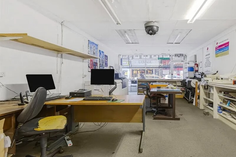 19 Broadway Para, London for sale - Interior Photo - Image 3 of 5