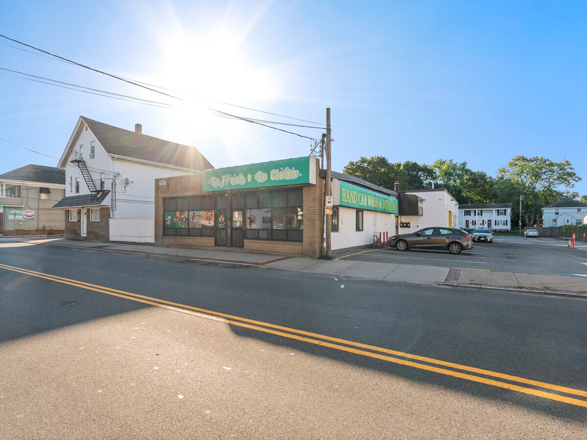 942 Mineral Spring Ave, North Providence, RI 02904