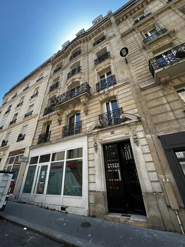 Retail in Paris for lease Building Photo- Image 1 of 8