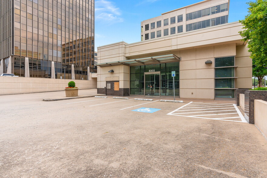 8303 Douglas Ave, Dallas, TX for lease - Building Photo - Image 3 of 9