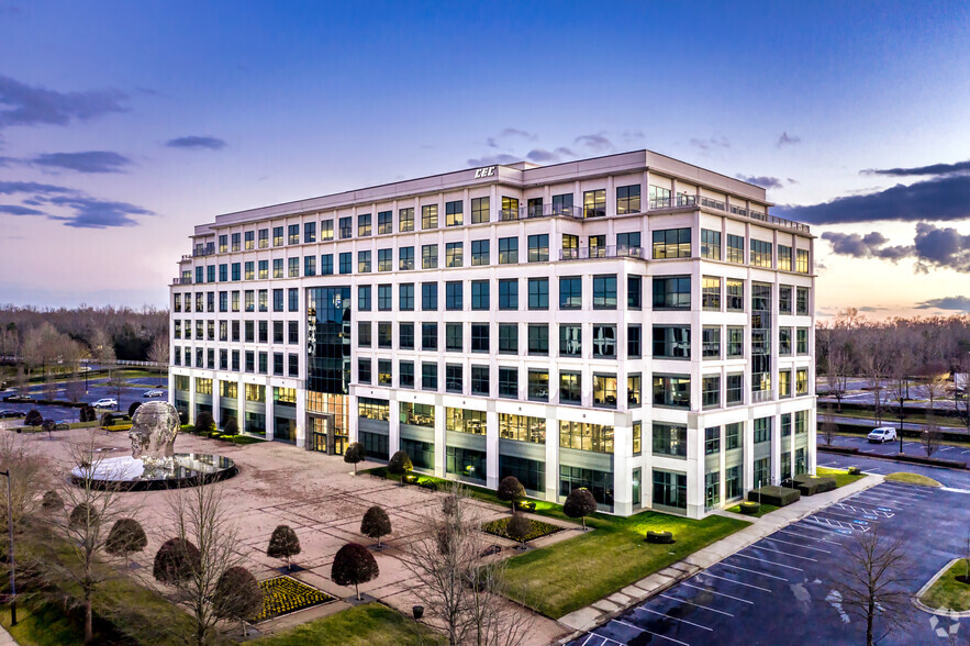 3701 Arco Corporate Dr, Charlotte, NC for lease - Building Photo - Image 3 of 35