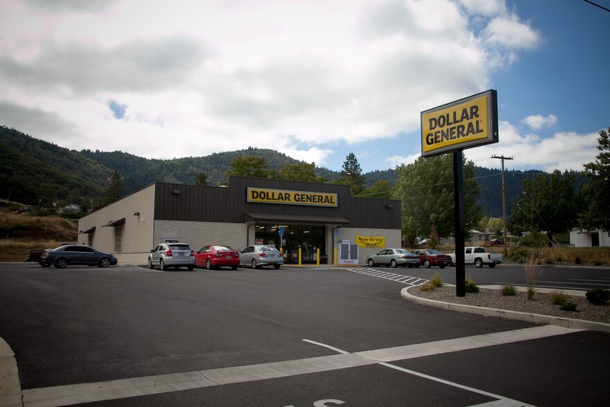 1035 2nd St NE, Bandon, OR for sale - Building Photo - Image 1 of 1