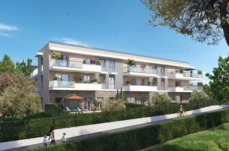 Retail in Le Cannet for lease Building Photo- Image 2 of 3