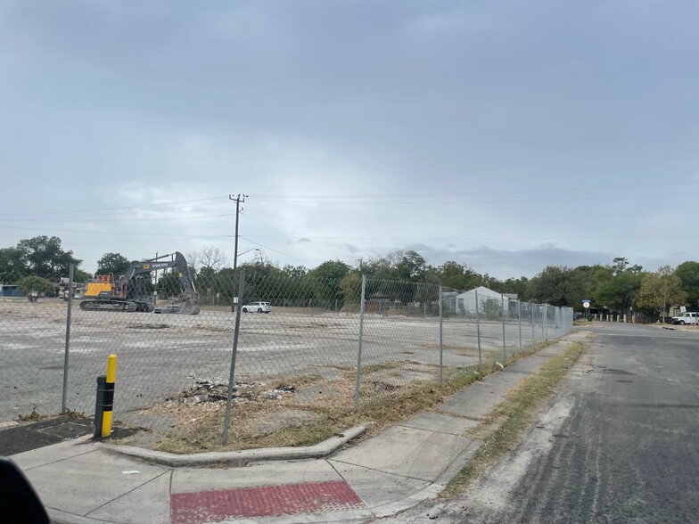 3402 S Zarzamora St, San Antonio, TX for lease - Construction Photo - Image 1 of 2