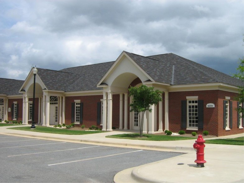 5009 Riverchase Dr, Phenix City, AL for lease - Primary Photo - Image 1 of 8