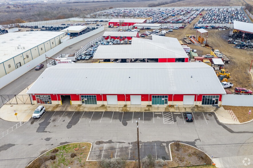 5814 Interstate 10, San Antonio, TX for lease - Building Photo - Image 2 of 2