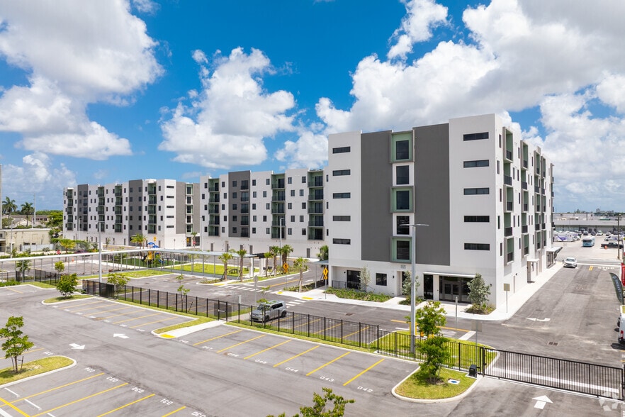 8400 NW 27th Ave, Miami, FL for lease - Building Photo - Image 2 of 81