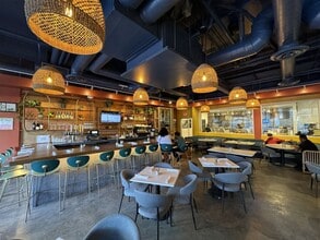 525 Santa Monica Blvd, Santa Monica, CA for lease Interior Photo- Image 2 of 2