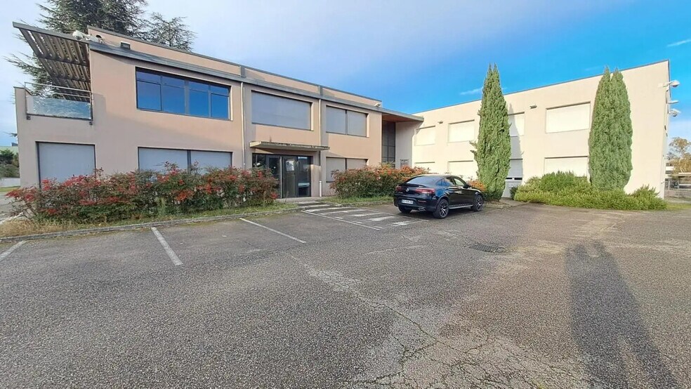 Office in Rillieux-la-Pape for lease - Building Photo - Image 2 of 7