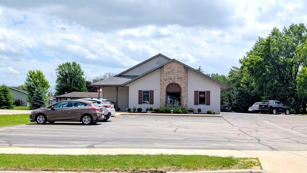 155 W Menasha Ave, Whitelaw, WI for sale - Building Photo - Image 1 of 26