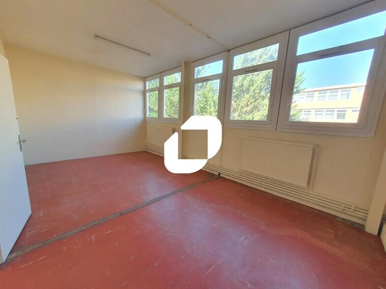 Office in Champigny-sur-Marne for lease - Interior Photo - Image 3 of 15