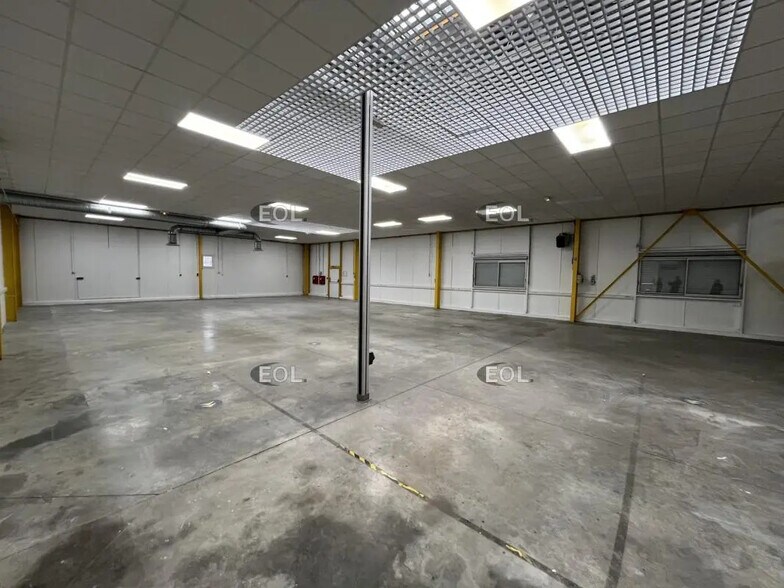 Flex in Trappes for lease - Interior Photo - Image 2 of 7