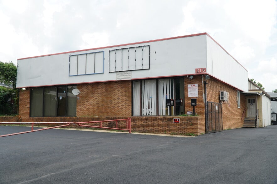 216 W Hampton Ave, Capitol Heights, MD for sale - Primary Photo - Image 1 of 9