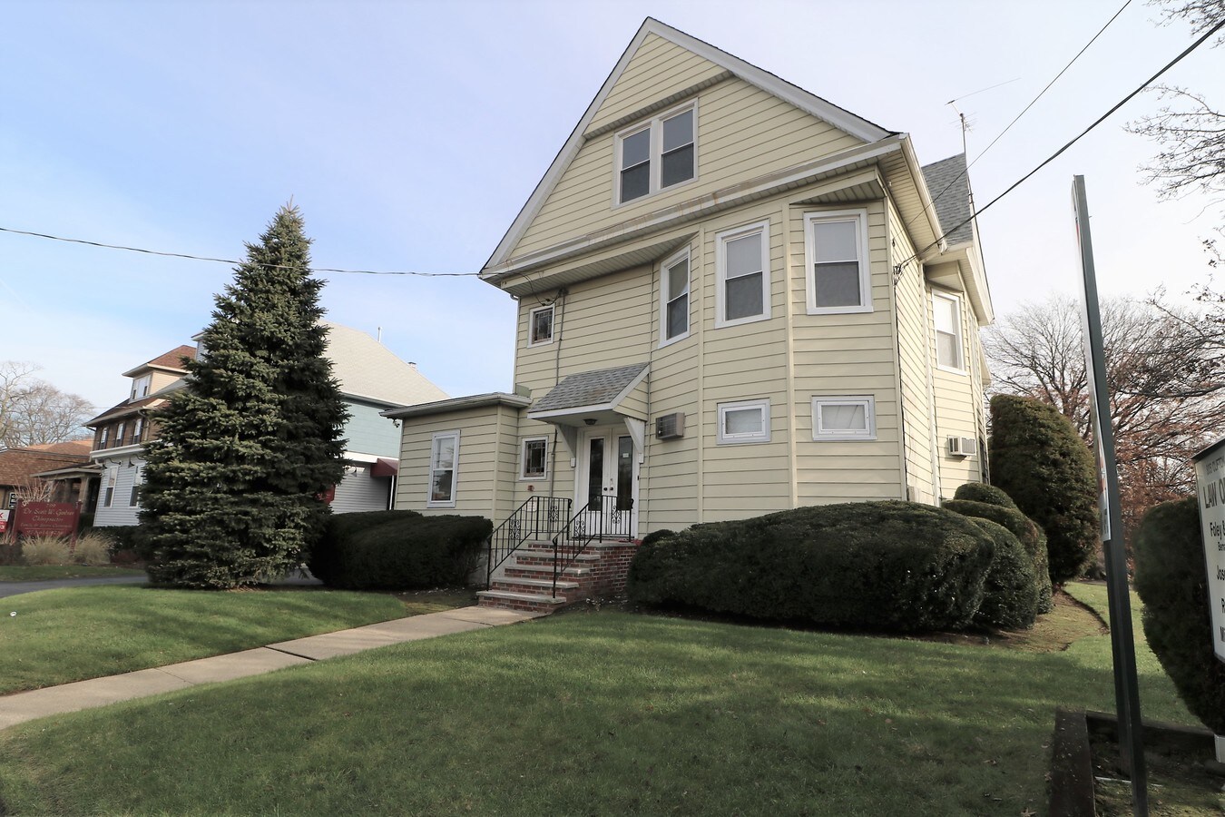 Commercial 805 Clifton Ave