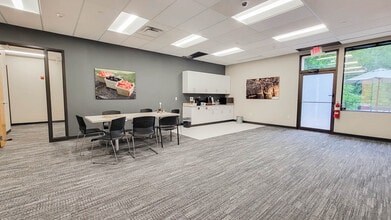 10000 Highway 55, Plymouth, MN for lease Interior Photo- Image 2 of 7