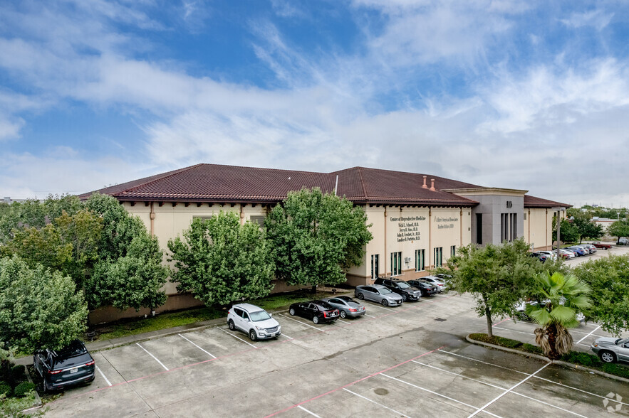 1015 Medical Center Blvd, Webster, TX for sale - Primary Photo - Image 1 of 21