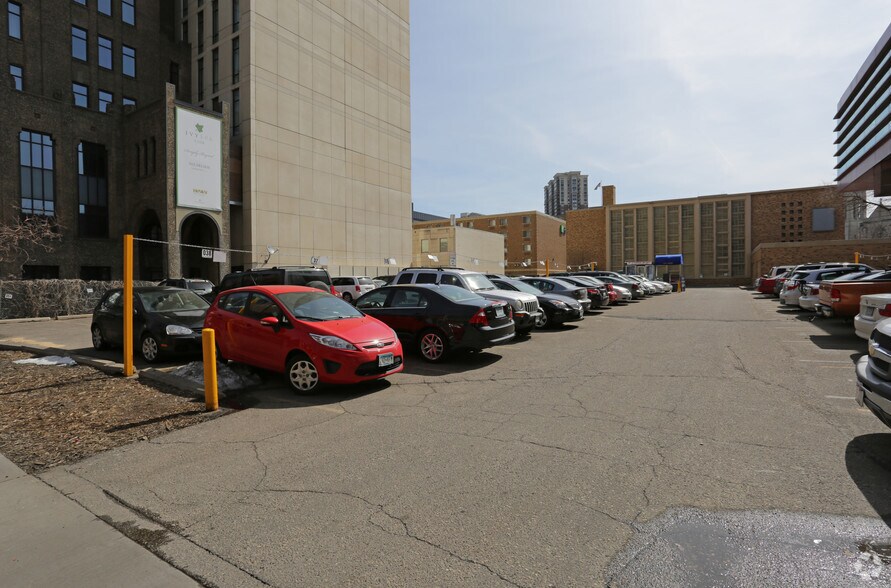 228 12th St S, Minneapolis, MN for sale - Primary Photo - Image 1 of 1