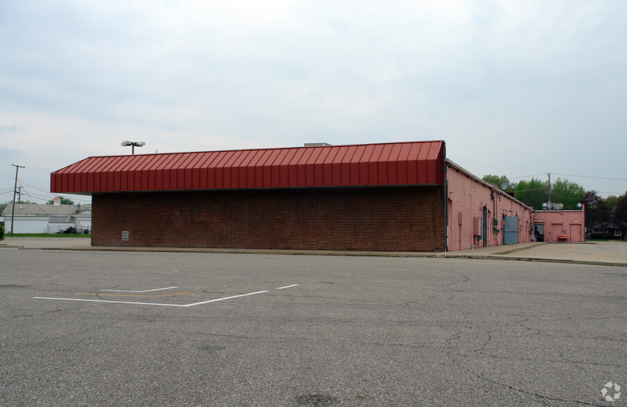 50940-50984 Shelby Rd, Utica, MI for sale - Building Photo - Image 2 of 4