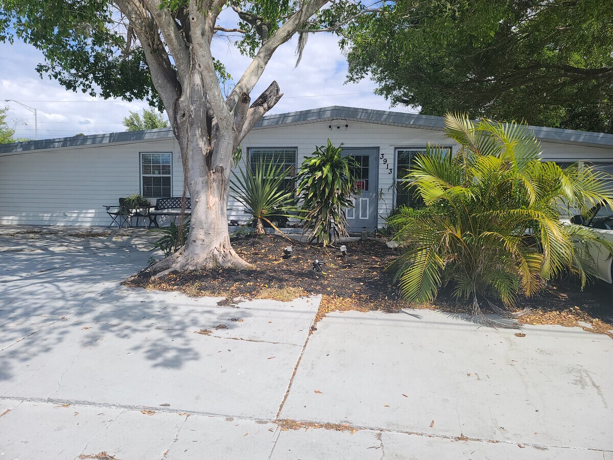 3913 S Shade Ave, Sarasota, FL 34231