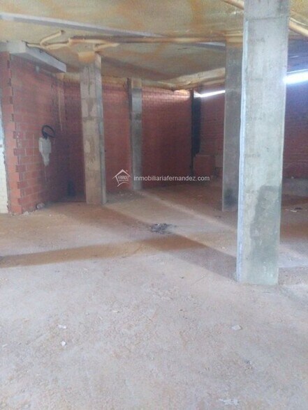 Retail in Cáceres, Cáceres for lease - Building Photo - Image 2 of 9