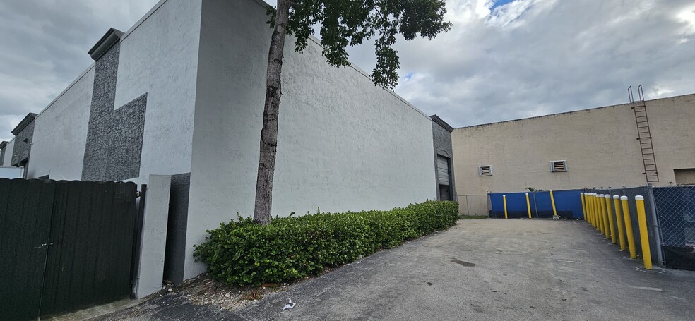 3130 W 84th St, Hialeah, FL for sale - Building Photo - Image 3 of 16