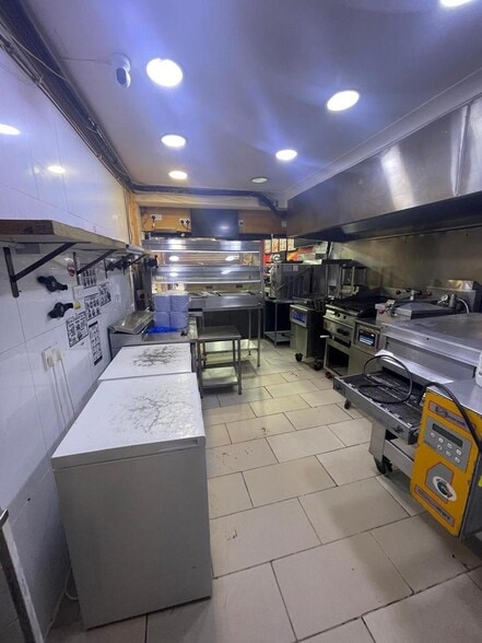 203 Homerton High St, London for lease - Interior Photo - Image 3 of 5