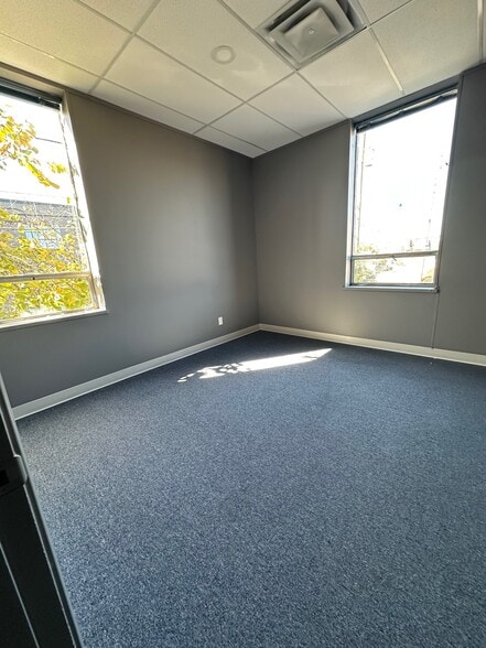 1200 Mccalla Ave, Knoxville, TN for lease - Building Photo - Image 3 of 7