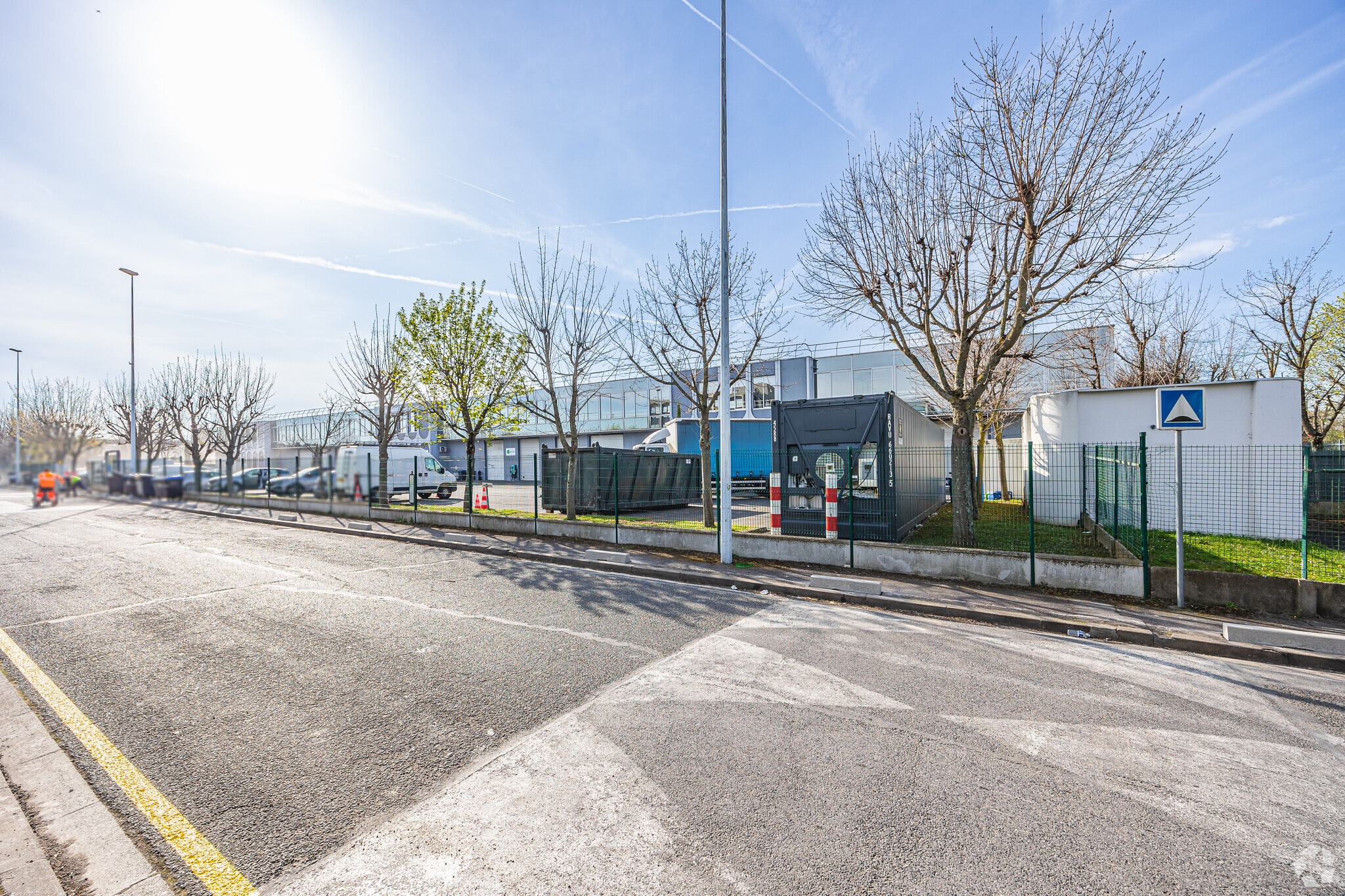 103 Rue Charles Michels, Saint-Denis for lease Primary Photo- Image 1 of 3