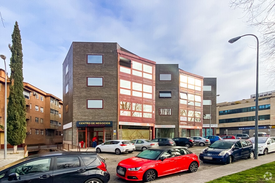 Calle Puerto de los Leones, 1, Majadahonda, Madrid for lease - Primary Photo - Image 1 of 8