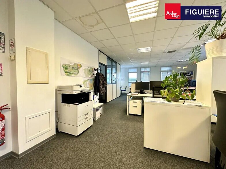 Office in Aix-en-Provence for lease - Building Photo - Image 3 of 8