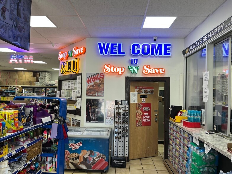 800 NE Jefferson Ave, Peoria, IL for sale - Interior Photo - Image 2 of 3