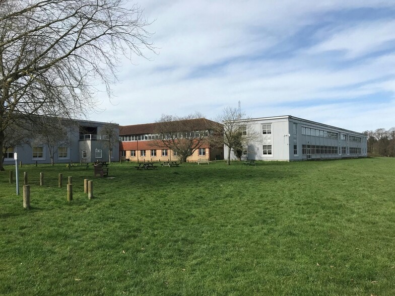 Penns Pl, Petersfield for lease - Building Photo - Image 2 of 7